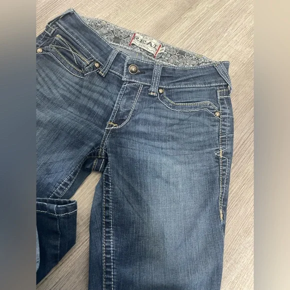 Ariat Women's ๐ข๐Blue Boot Cut Jeans with Stylish Stitching, size 28 (EUC$ - Picture 5 of 14